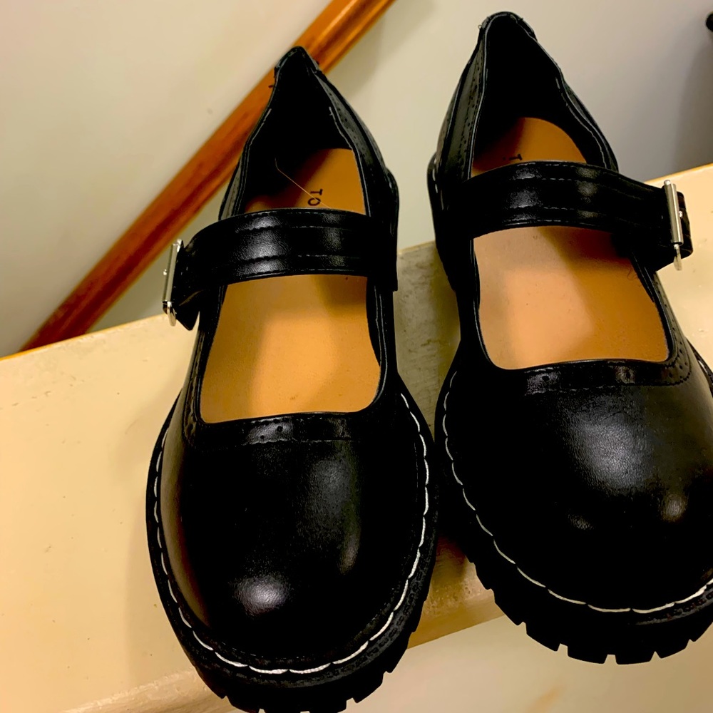 Mary Jane style shoes only worn once